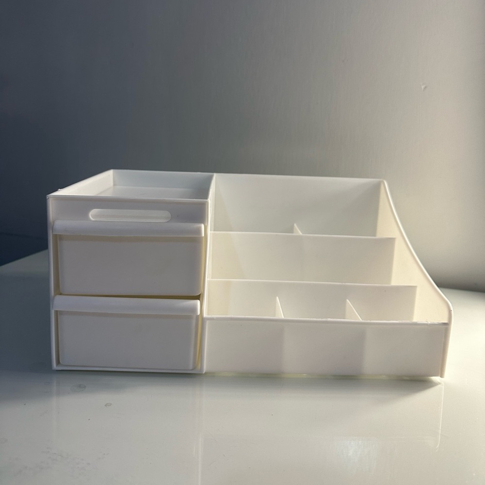 Skincare/makeup organizer holder.